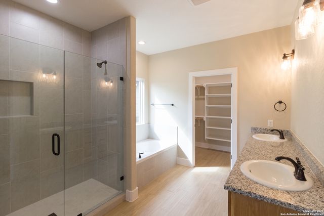 117 Lost Pines Ln, Marion, TX 78124