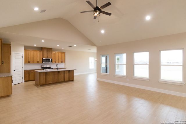 117 Lost Pines Ln, Marion, TX 78124