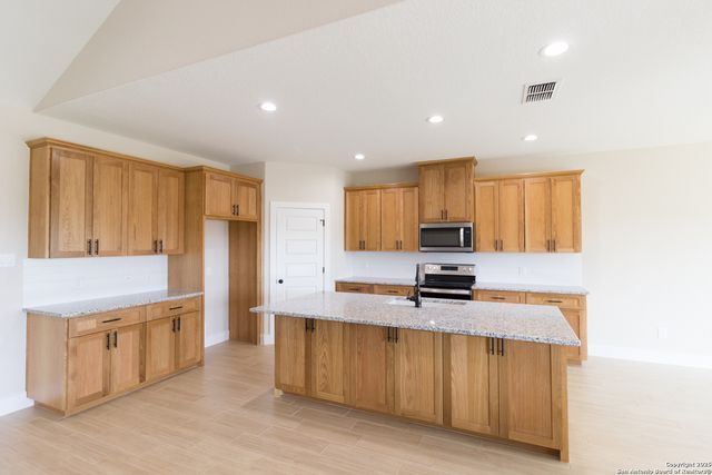 117 Lost Pines Ln, Marion, TX 78124