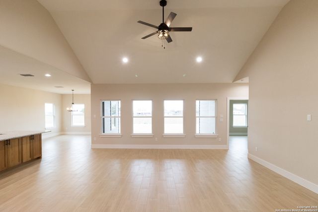 117 Lost Pines Ln, Marion, TX 78124