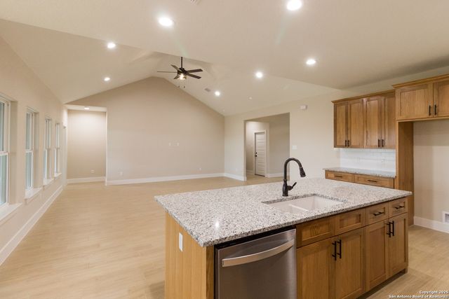 117 Lost Pines Ln, Marion, TX 78124