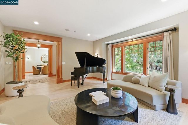 30 Greenwood Ct, Orinda, CA 94563