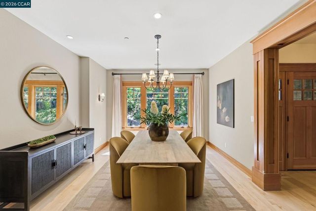 30 Greenwood Ct, Orinda, CA 94563