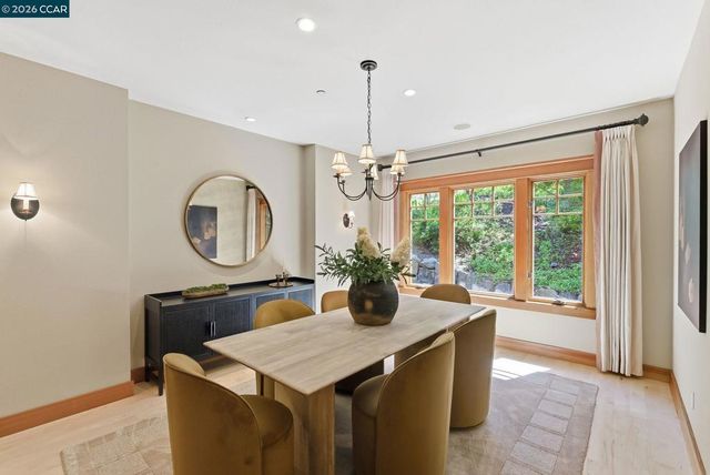 30 Greenwood Ct, Orinda, CA 94563