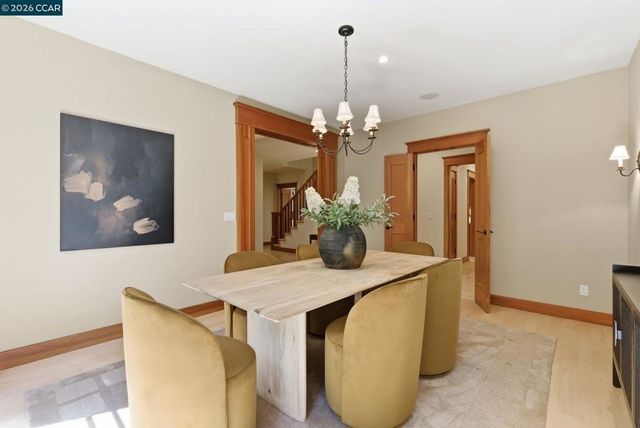 30 Greenwood Ct, Orinda, CA 94563