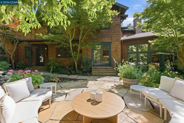 30 Greenwood Ct, Orinda, CA 94563