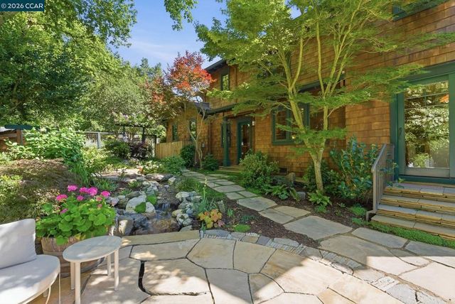 30 Greenwood Ct, Orinda, CA 94563