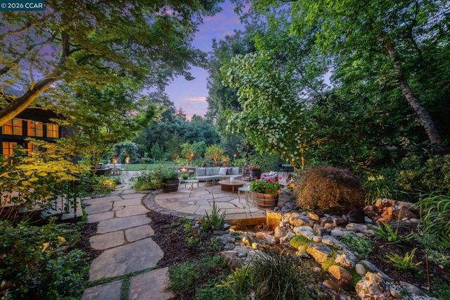 30 Greenwood Ct, Orinda, CA 94563