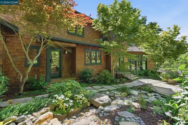 30 Greenwood Ct, Orinda, CA 94563