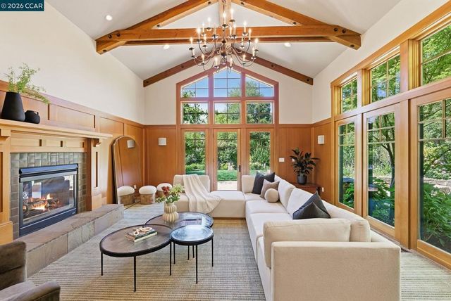30 Greenwood Ct, Orinda, CA 94563