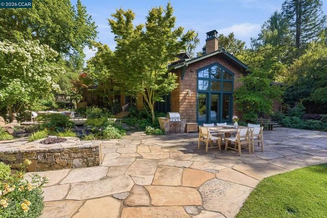 30 Greenwood Ct, Orinda, CA 94563
