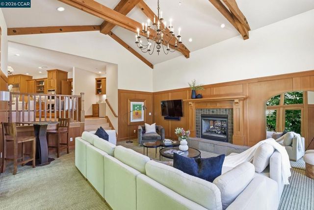 30 Greenwood Ct, Orinda, CA 94563