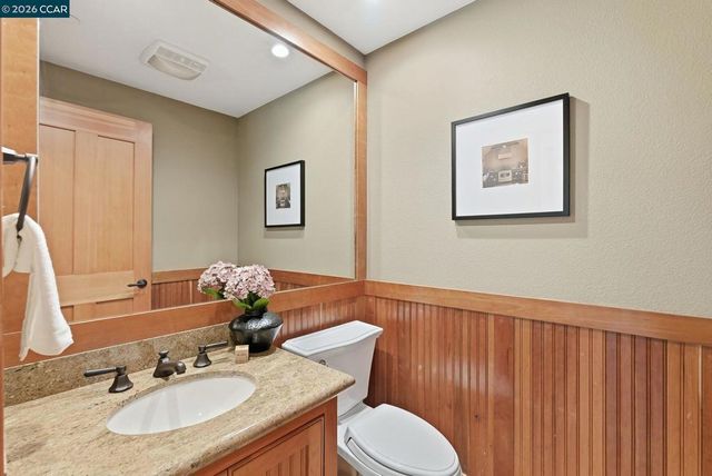 30 Greenwood Ct, Orinda, CA 94563