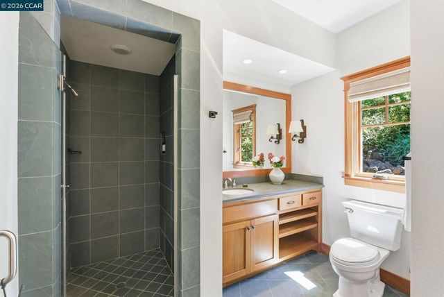 30 Greenwood Ct, Orinda, CA 94563