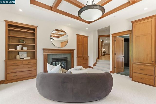 30 Greenwood Ct, Orinda, CA 94563