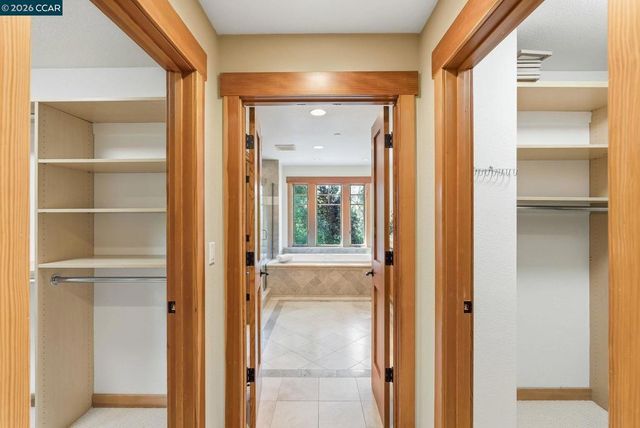 30 Greenwood Ct, Orinda, CA 94563