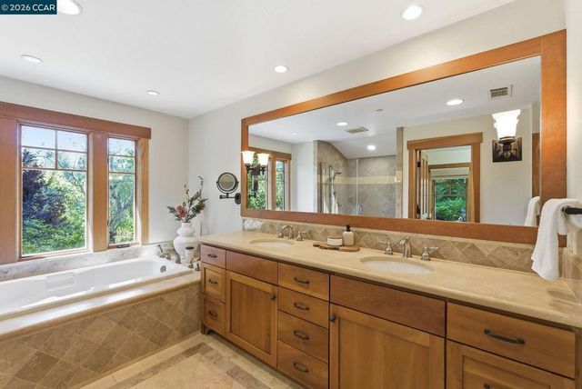 30 Greenwood Ct, Orinda, CA 94563