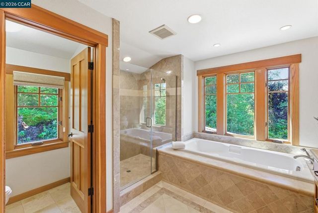 30 Greenwood Ct, Orinda, CA 94563