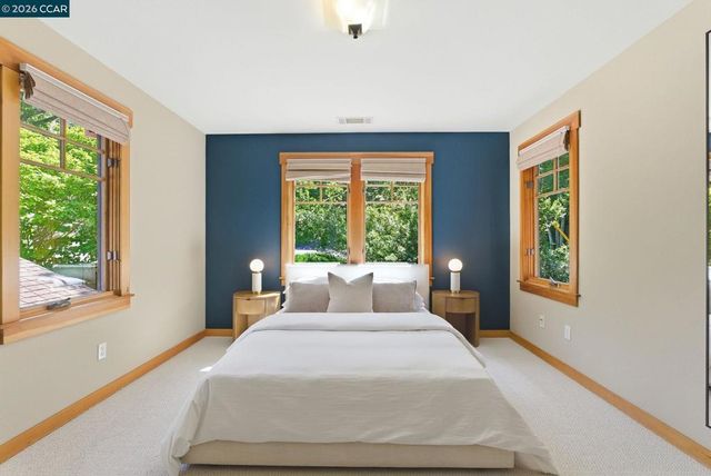 30 Greenwood Ct, Orinda, CA 94563