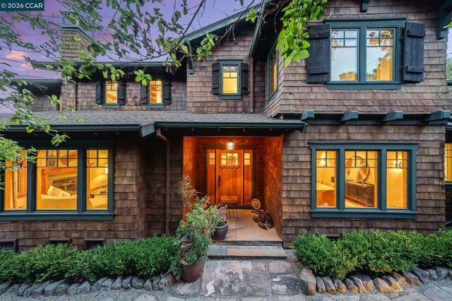 30 Greenwood Ct, Orinda, CA 94563