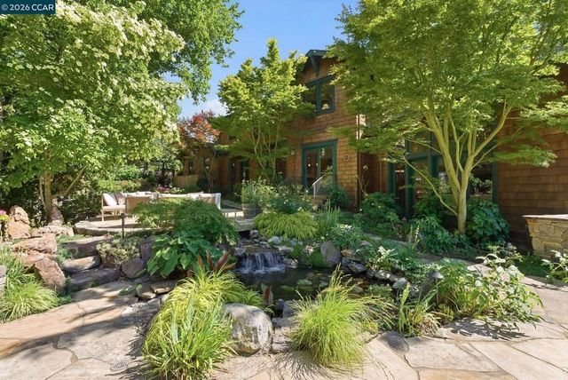 30 Greenwood Ct, Orinda, CA 94563