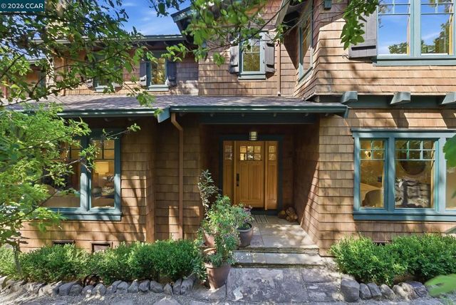 30 Greenwood Ct, Orinda, CA 94563