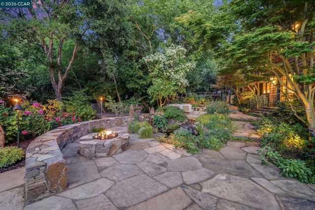 30 Greenwood Ct, Orinda, CA 94563