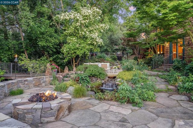 30 Greenwood Ct, Orinda, CA 94563