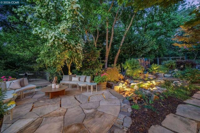 30 Greenwood Ct, Orinda, CA 94563