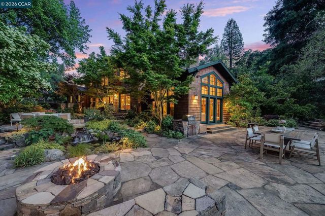 30 Greenwood Ct, Orinda, CA 94563