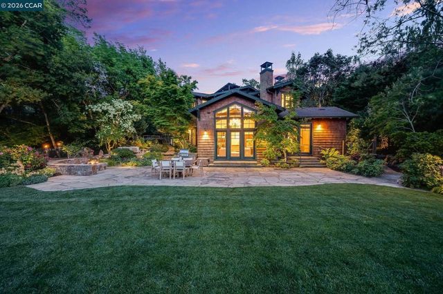 30 Greenwood Ct, Orinda, CA 94563