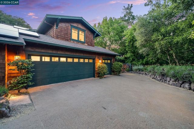 30 Greenwood Ct, Orinda, CA 94563