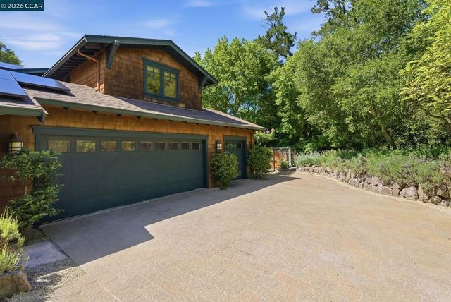 30 Greenwood Ct, Orinda, CA 94563