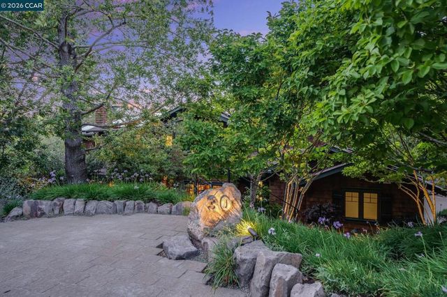 30 Greenwood Ct, Orinda, CA 94563