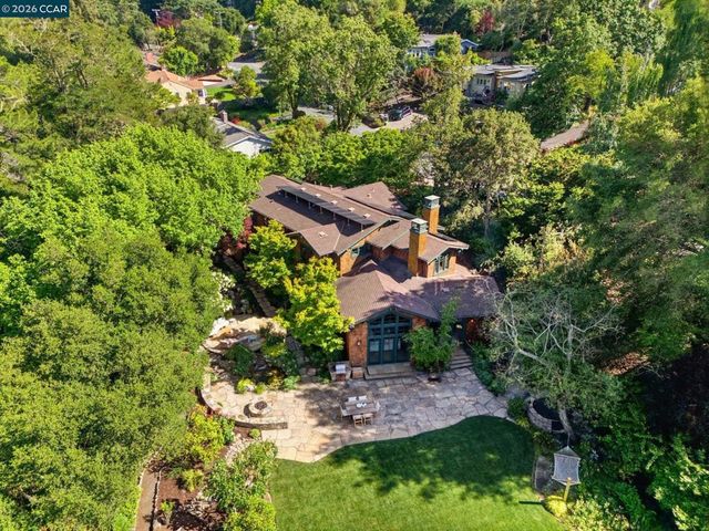 30 Greenwood Ct, Orinda, CA 94563