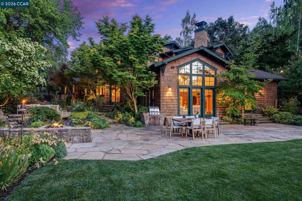 30 Greenwood Ct, Orinda, CA 94563