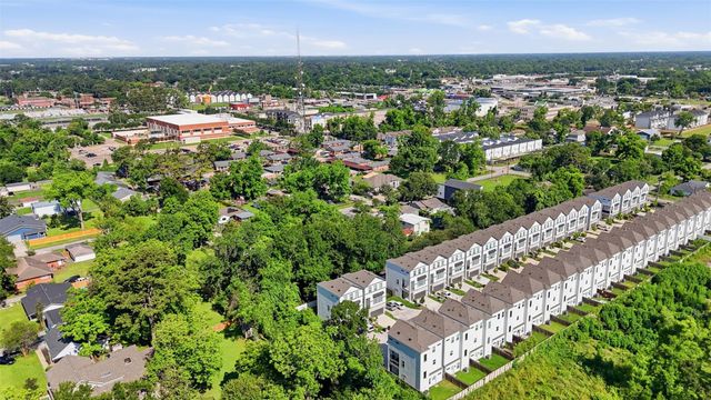 5305 Donovan Gardens Lane, Houston, TX 77091