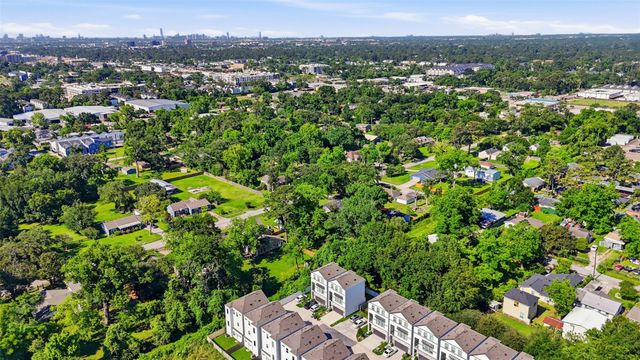5305 Donovan Gardens Lane, Houston, TX 77091