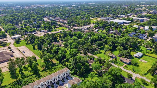 5305 Donovan Gardens Lane, Houston, TX 77091