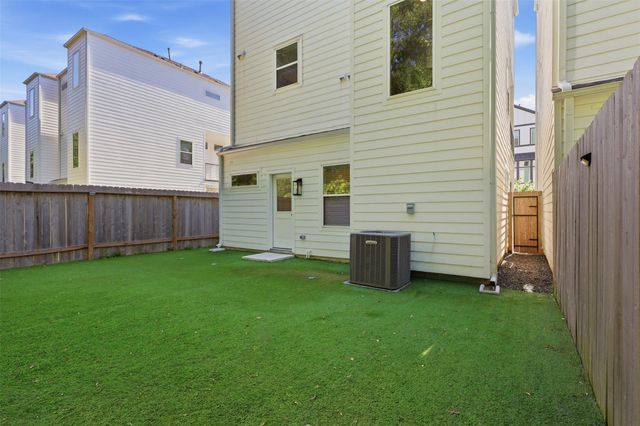 5305 Donovan Gardens Lane, Houston, TX 77091