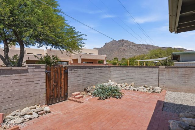 153 E Mountain Morning Drive, Tucson, AZ 85704