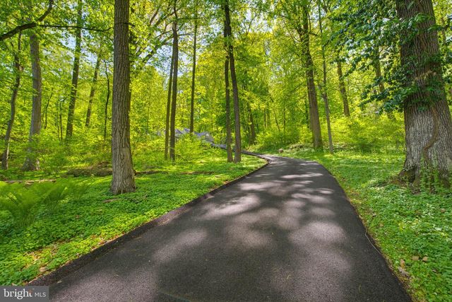 2640 SPRING VALLEY RD, Lancaster, PA 17601