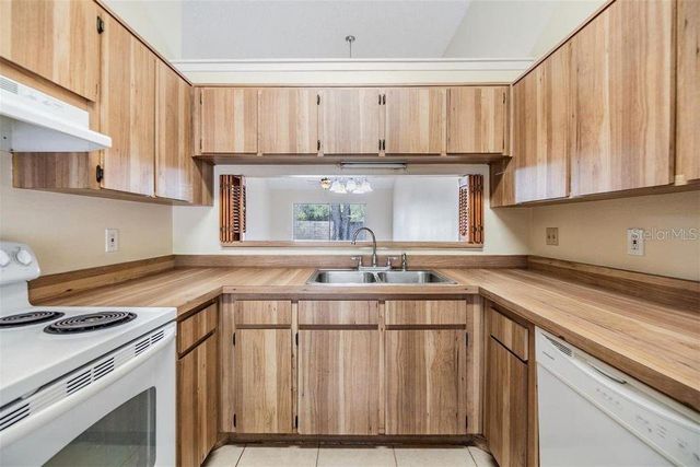 3302 LAUREL DALE DRIVE, Tampa, FL 33618