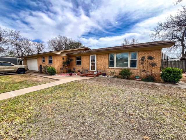 1001 SE 3rd Street, Knox City, TX 79529