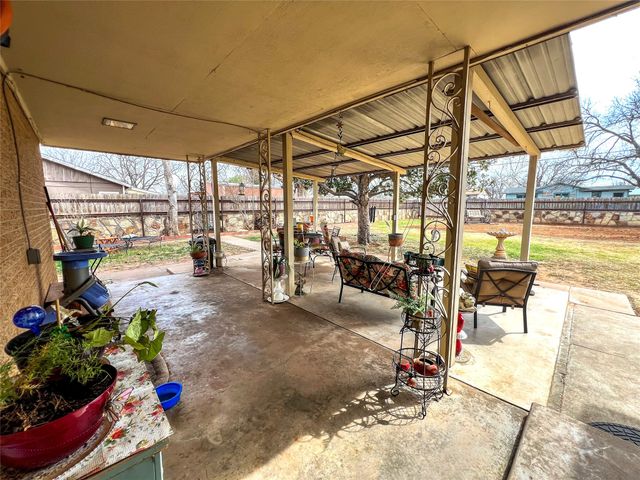 1001 SE 3rd Street, Knox City, TX 79529