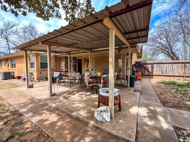 1001 SE 3rd Street, Knox City, TX 79529