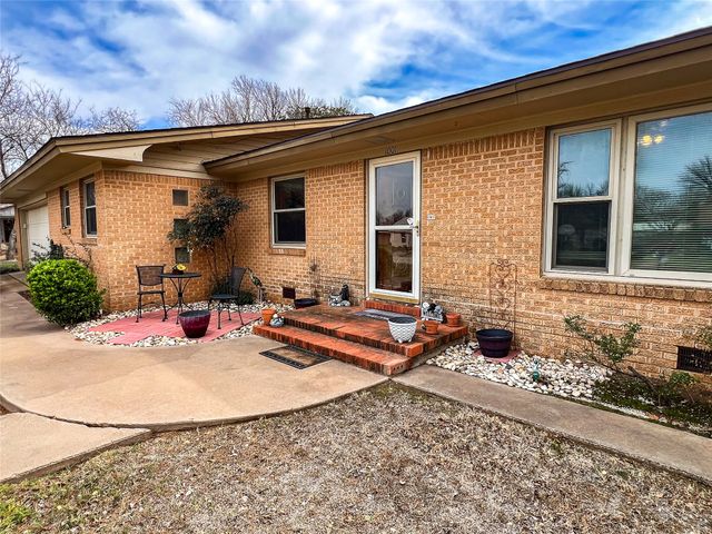 1001 SE 3rd Street, Knox City, TX 79529