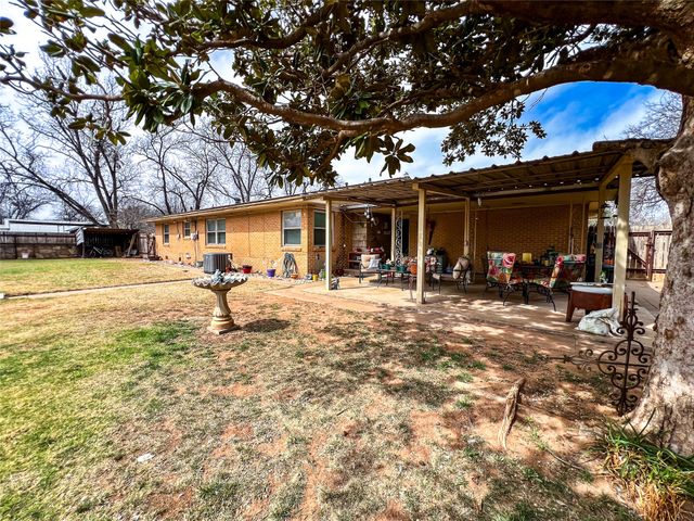 1001 SE 3rd Street, Knox City, TX 79529