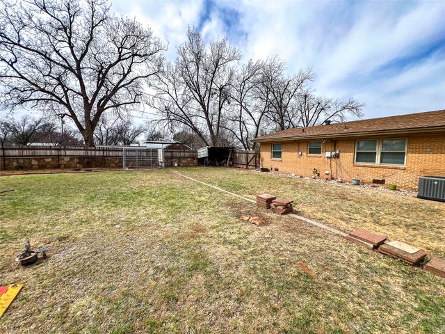 1001 SE 3rd Street, Knox City, TX 79529