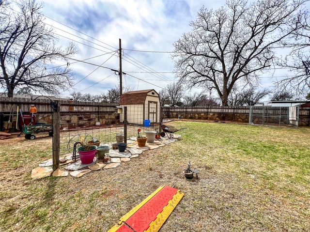 1001 SE 3rd Street, Knox City, TX 79529